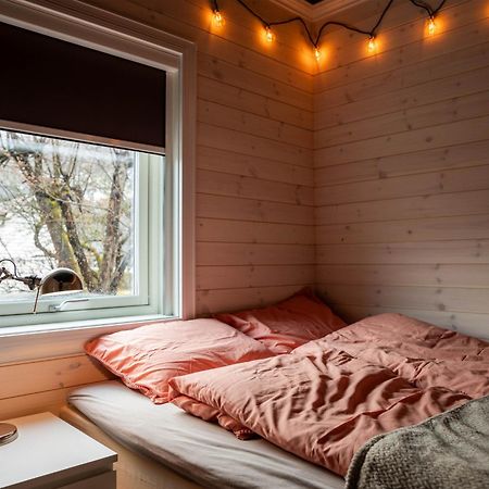 Huset Pa Plassen Sogndal Esterno foto