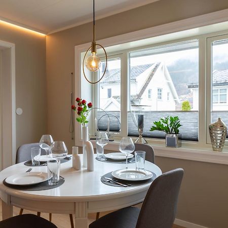 Huset Pa Plassen Sogndal Esterno foto