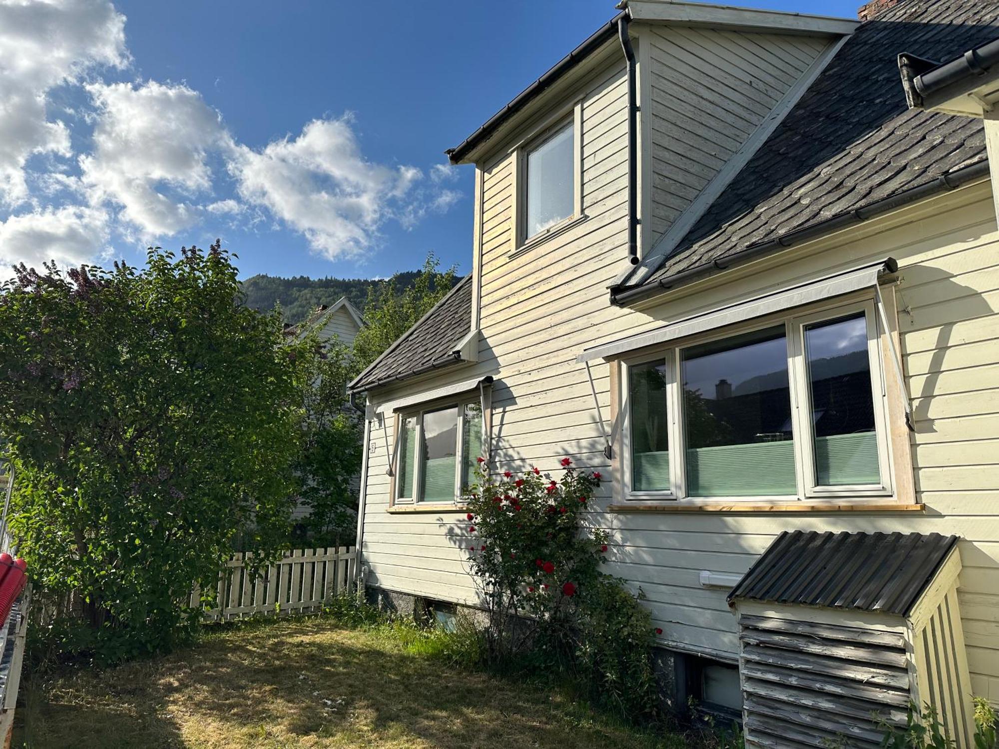 Huset Pa Plassen Sogndal Esterno foto