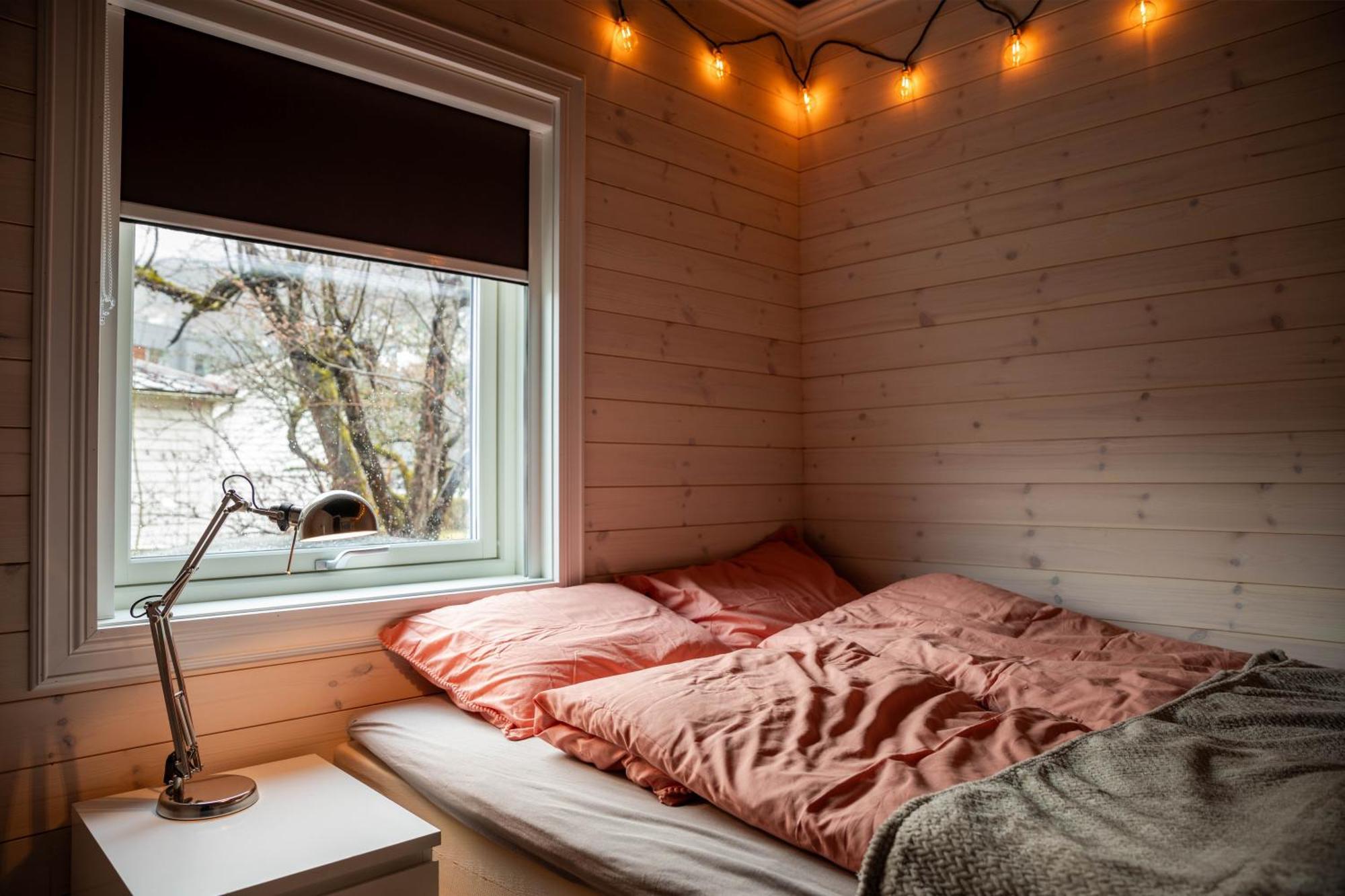 Huset Pa Plassen Sogndal Esterno foto